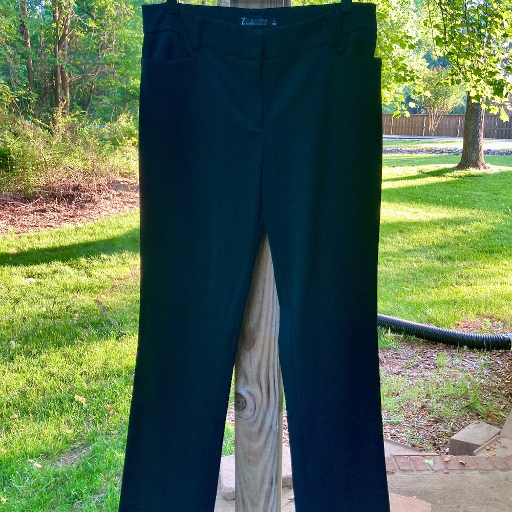 7th Avenue Business Pants. Size 6 Tall. Black.